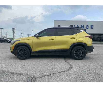 2023UsedKiaUsedSeltosUsedIVT FWD is a Black, Yellow 2023 Car for Sale in Miami OK
