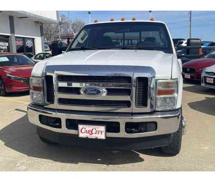 2009 Ford Super Duty F-350 4x4 XLT is a White 2009 Ford Car for Sale in Des Moines IA