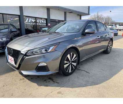 2022 Nissan Altima is a 2022 Nissan Altima 2.5 Trim Car for Sale in Des Moines IA