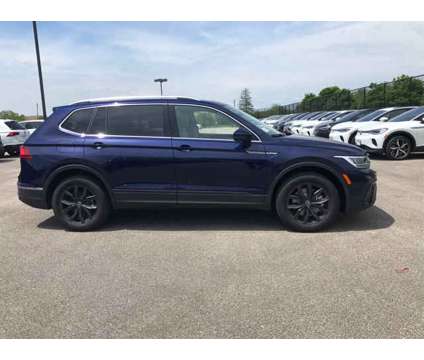 2024 Volkswagen Tiguan SE is a Blue 2024 Volkswagen Tiguan SE Car for Sale in Glenview IL