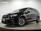 2022 Chrysler Pacifica Hybrid Black, 67K miles