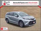 2023 Toyota Sienna Silver, 31K miles