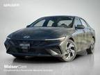2024 Hyundai Elantra Gray, 22 miles