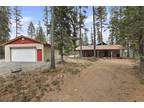 Priest Lake Getaway. Tiny cabin with detached garage including a