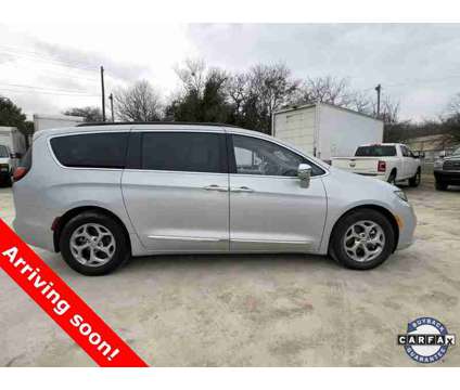 2022 Chrysler Pacifica Limited is a Silver 2022 Chrysler Pacifica Limited Van in Alcoa TN