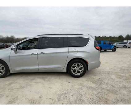 2022 Chrysler Pacifica Limited is a Silver 2022 Chrysler Pacifica Limited Van in Alcoa TN