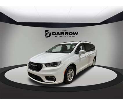 2022 Chrysler Pacifica Touring L is a White 2022 Chrysler Pacifica Touring Mini-Van in Milwaukee WI