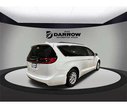 2022 Chrysler Pacifica Touring L is a White 2022 Chrysler Pacifica Touring Mini-Van in Milwaukee WI