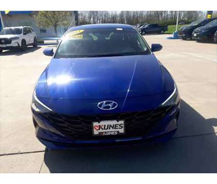 2023 Hyundai Elantra SEL is a Blue 2023 Hyundai Elantra Sedan in Quincy IL