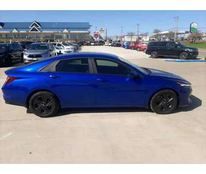 2023 Hyundai Elantra SEL is a Blue 2023 Hyundai Elantra Sedan in Quincy IL