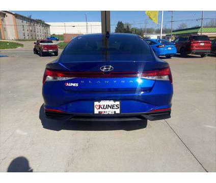 2023 Hyundai Elantra SEL is a Blue 2023 Hyundai Elantra Sedan in Quincy IL