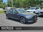 2024 Volvo S60 Plus Dark Theme