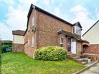 Property & Houses to Rent: 22 Hawkesworth Drive, Bagshot