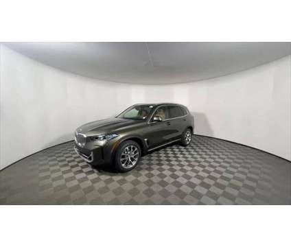 2025 BMW X5 xDrive40i is a Green 2025 BMW X5 3.0si SUV in Freeport NY
