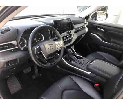 2022 Toyota Highlander XLE is a Grey 2022 Toyota Highlander XLE SUV in Pittsfield MA
