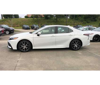 2022 Toyota Camry SE is a Silver 2022 Toyota Camry SE Car for Sale in Hattiesburg MS