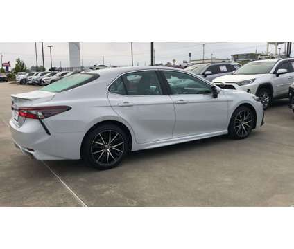 2022 Toyota Camry SE is a Silver 2022 Toyota Camry SE Car for Sale in Hattiesburg MS