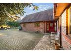 4 bed house for sale in Chichester Road, GU29, Midhurst