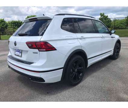 2024 Volkswagen Tiguan SE R-Line Black is a White 2024 Volkswagen Tiguan SE Car for Sale in Glenview IL