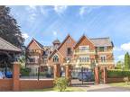 Dellwood Park, Caversham, Berkshire, RG4 2 bed apartment to rent - £1,800 pcm