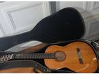 Yamaha C40 Gigmaker Classical Acoustic Guitar Pack (Natural) w/ Leather Case