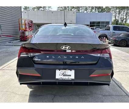 2024 Hyundai Elantra SEL is a Black 2024 Hyundai Elantra SE Sedan in Gainesville FL