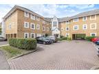 2 bed flat to rent in International Way, TW16, Sunbury ON Thames