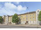 2 bed flat to rent in Kew Court, KT2, Kingston Upon Thames
