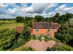 5 bedroom detached house for sale in Chadwick Lane, Hartlebury, Kidderminster