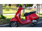 VESPA GTS 250 - Dragon Red