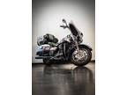 2009 Harley-Davidson FLHTCUSE CVO motorcycle(951185)