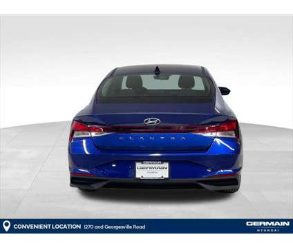 2021 Hyundai Elantra SE is a Blue 2021 Hyundai Elantra SE Sedan in Columbus OH