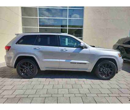 2017UsedJeepUsedGrand CherokeeUsed4x2 is a Silver 2017 Jeep grand cherokee Car for Sale in Orlando FL
