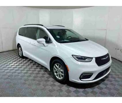 2022UsedChryslerUsedPacificaUsedFWD is a White 2022 Chrysler Pacifica Car for Sale in Greenwood IN