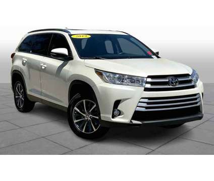 2019UsedToyotaUsedHighlanderUsedV6 FWD (SE) is a White 2019 Toyota Highlander Car for Sale in Gulfport MS
