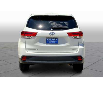 2019UsedToyotaUsedHighlanderUsedV6 FWD (SE) is a White 2019 Toyota Highlander Car for Sale in Gulfport MS