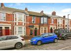 3 bedroom Mid Terrace Flat to rent, Helmsley Road, Newcastle upon Tyne