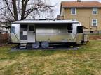 2019 Airstream Flying Cloud 25FB Twin 25ft