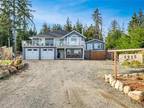 5915 Garvin Rd, Union Bay, BC, V0R 3B0 - Luxury House for sale Listing ID 959453