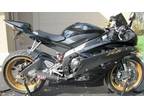 Low Miles 2006 Yamaha R6 black/gold nice