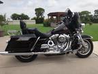 2002 Harley-Davidson FLHT Electra Glide W/Bike Lift And Extras