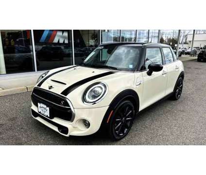 2021 MINI Hardtop Cooper S is a White 2021 Mini Hardtop Cooper Hatchback in Bay Shore NY