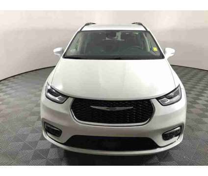 2022UsedChryslerUsedPacificaUsedFWD is a White 2022 Chrysler Pacifica Car for Sale in Rushville IN