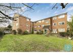 2 bed flat for sale in Queens Avenue, N21, London