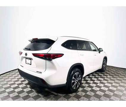 2021 Toyota Highlander XLE is a White 2021 Toyota Highlander XLE Car for Sale in Tampa FL