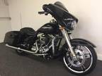 2014 HARLEY-DAVIDSON BLACK FLH-XS STREET GLIDE 103c