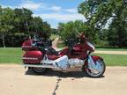 200.4 Honda Goldwing GL 1800 (fully loaded ~~like new extra parts and accessorie