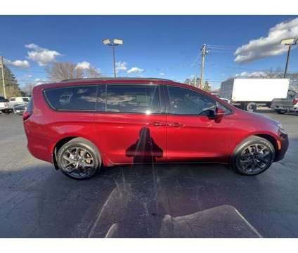 2021 Chrysler Pacifica Limited is a Red 2021 Chrysler Pacifica Limited Car for Sale in Freeport IL