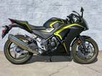 2015 Honda CBR 300R Matte Black Metallic/Yellow