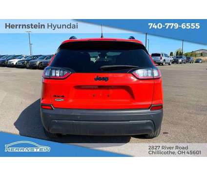 2021 Jeep Cherokee Altitude 4X4 is a Orange 2021 Jeep Cherokee Altitude SUV in Chillicothe OH